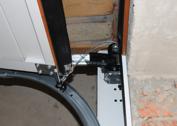 Warning Signs Your Garage Door Cables Are Failing